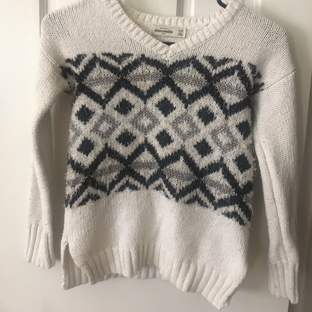 white KNIT ABERCROMBIE SWEATER